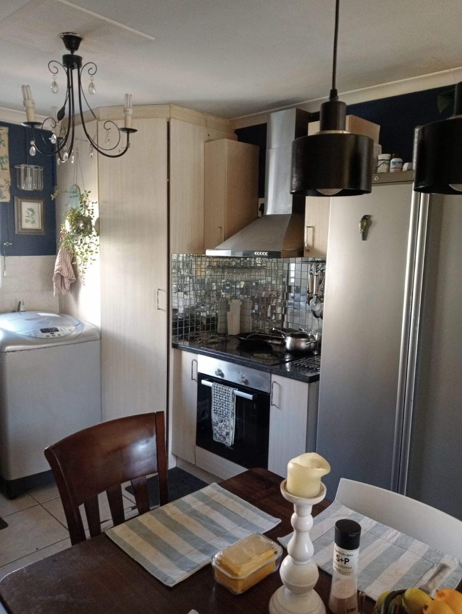 2 Bedroom Property for Sale in Whispering Pines Western Cape